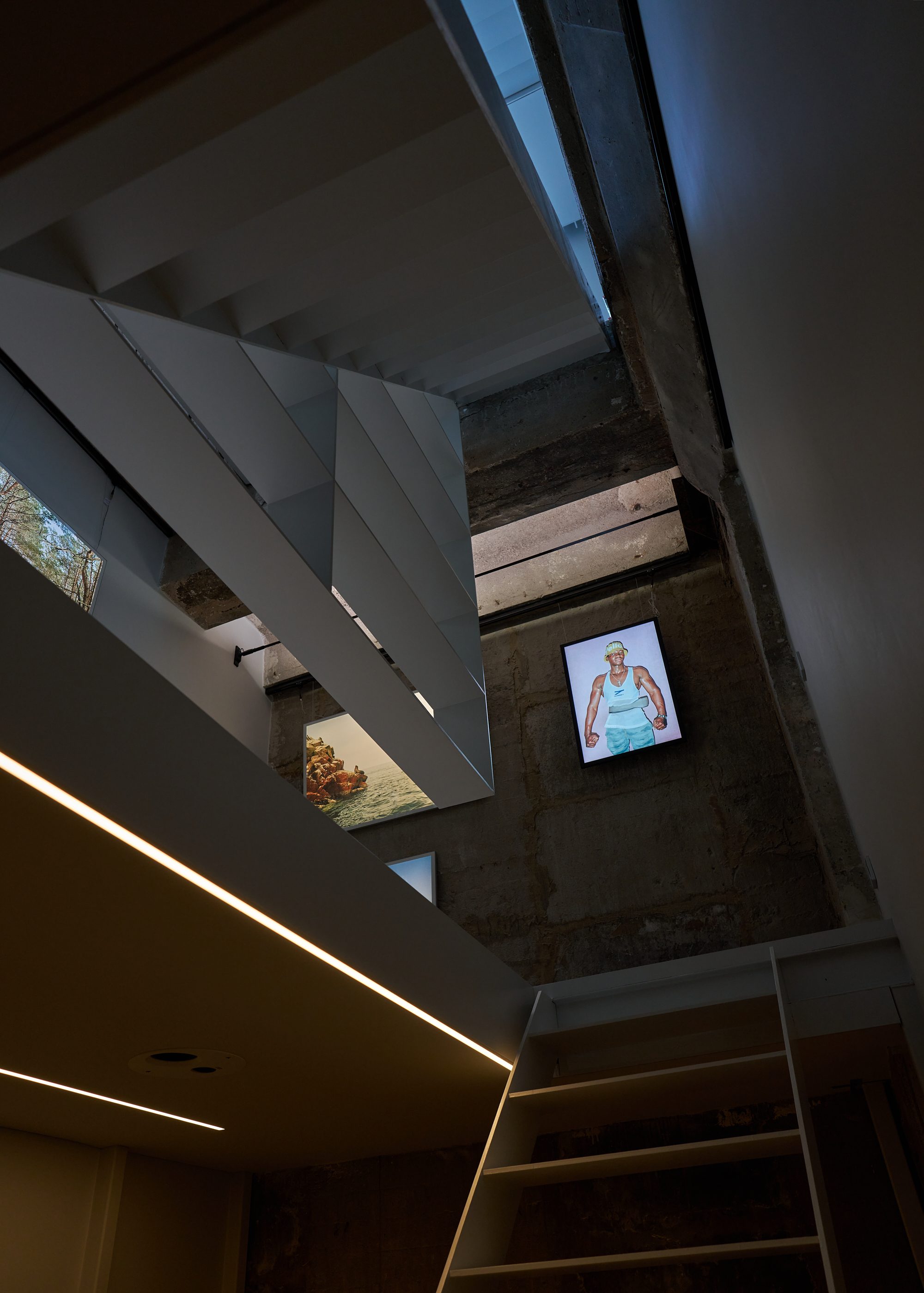 H4 galerijos vidus, atriumas tarp aukštų